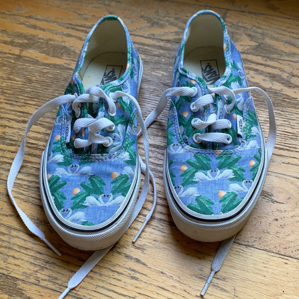 Vans Girls Swan Print Sneakers size 3 kids